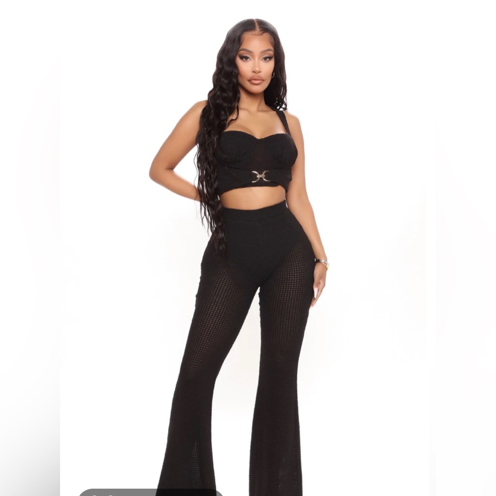 Brand new w/ tags Fashion Nova 2 piece cropped top pant set. Black. Sz: Large.